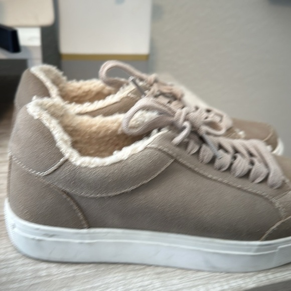 Birdies Cardinal Sneaker in Dune - Picture 8 of 9